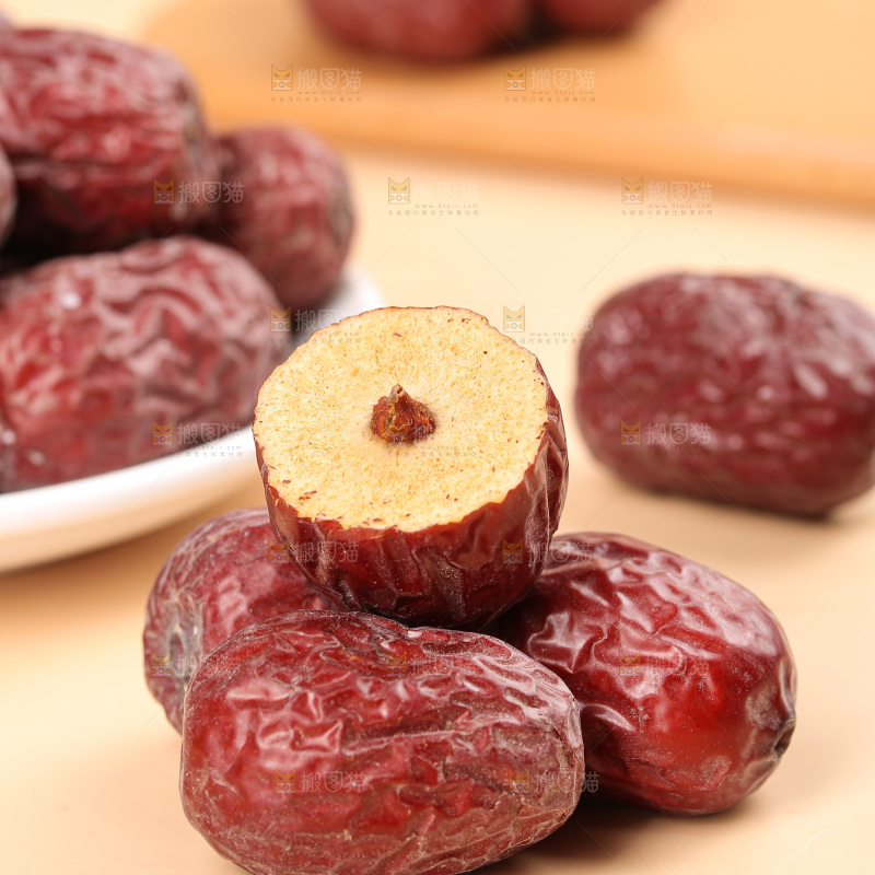 浅底上的若羌灰枣