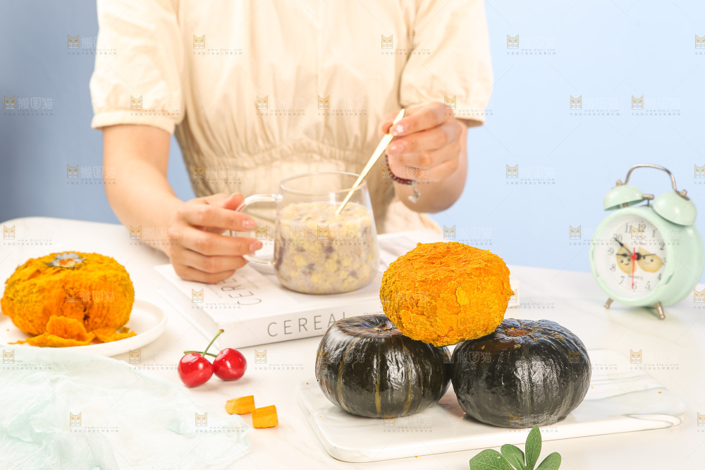 浅底上的贝贝南瓜