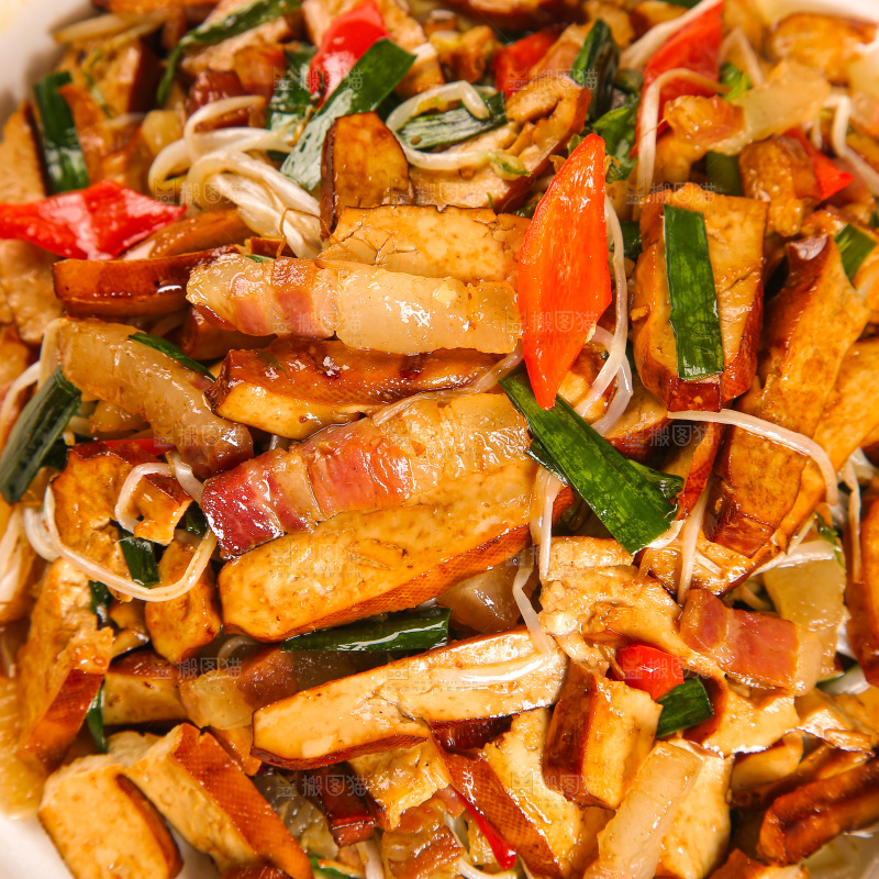 盘子里的炒豆干