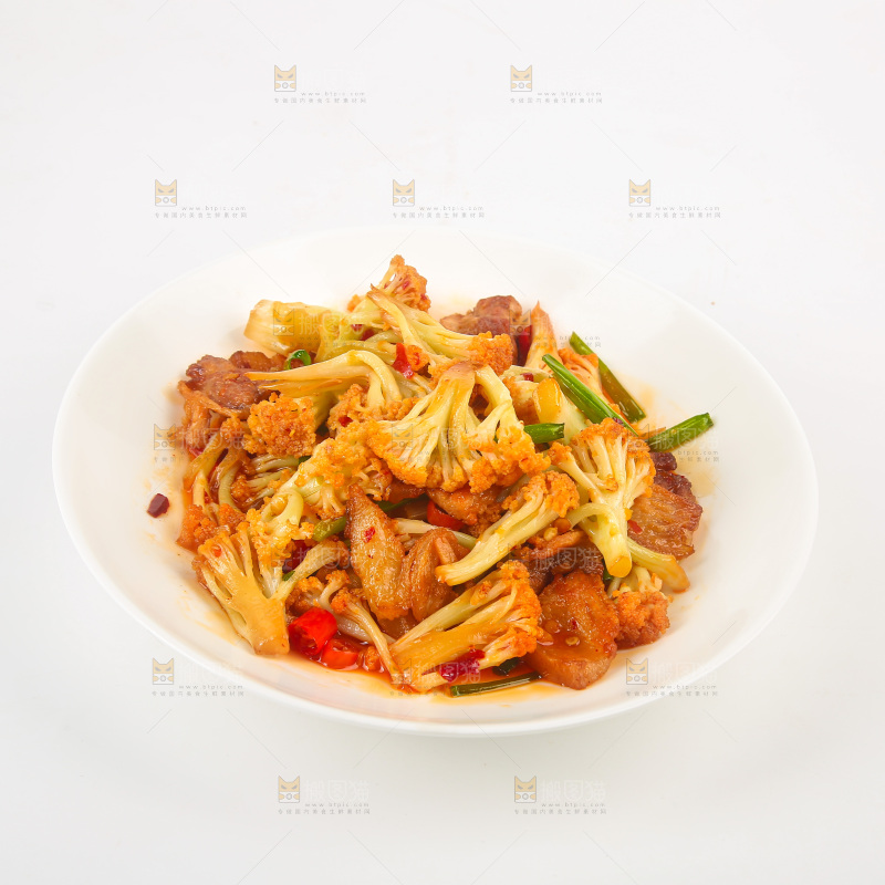 盘子里的花菜炒肉