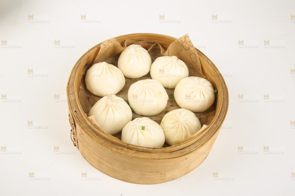 白底上的发面小笼包