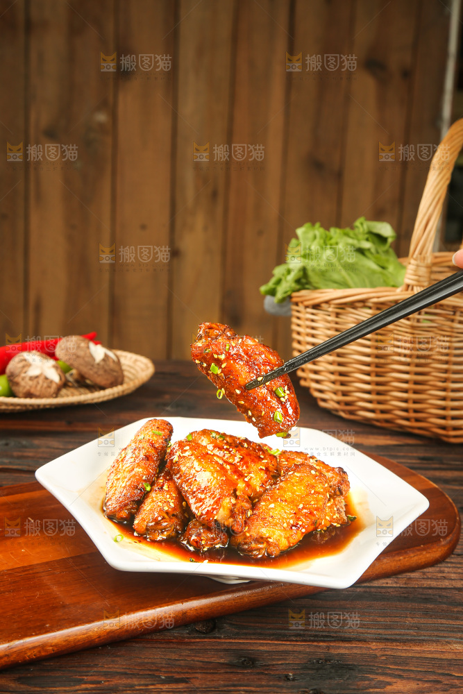 盘子里的可乐鸡翅