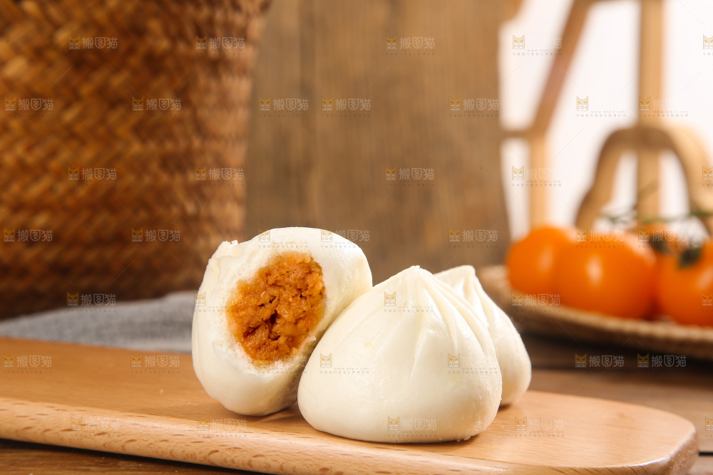 木底上的发面小笼包