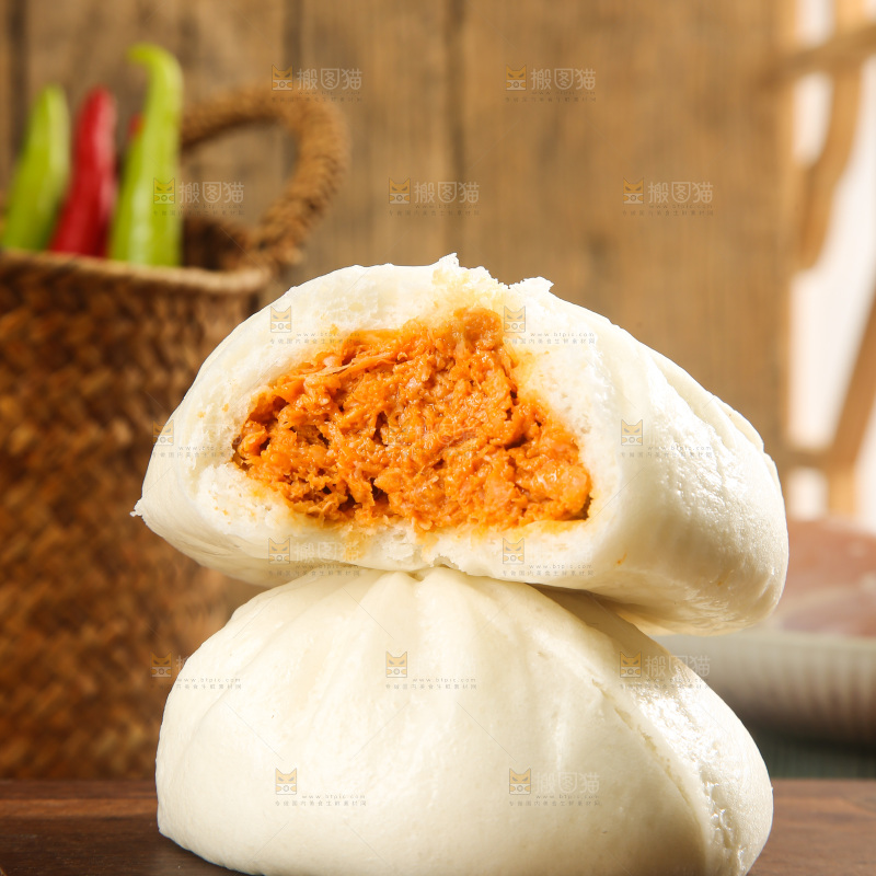 木底上的鲜肉包子