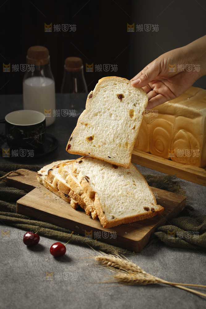 深底上的蔓越莓吐司