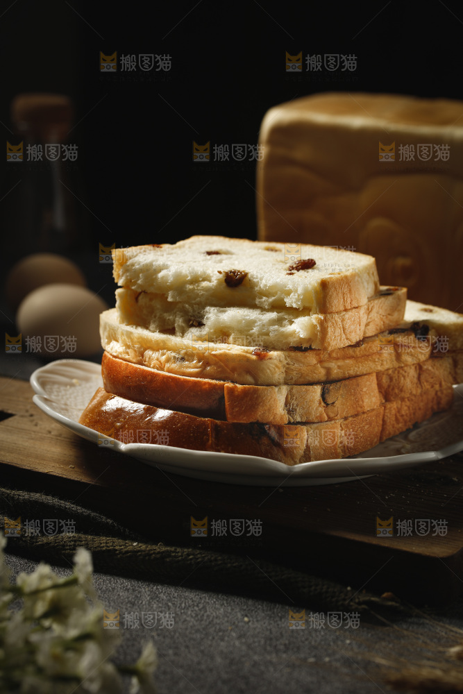 深底上的蔓越莓吐司