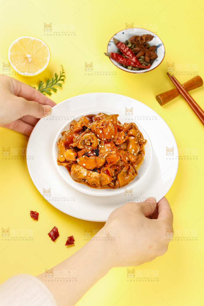 浅底上的鱿鱼脆