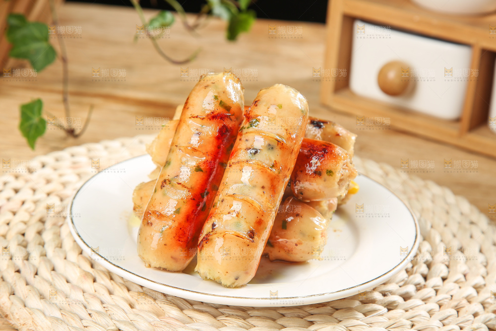 木底上的膳食蔬菜肠