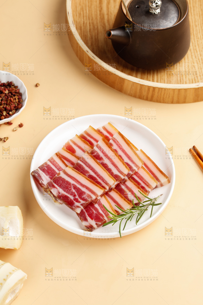 浅底上的五花咸肉
