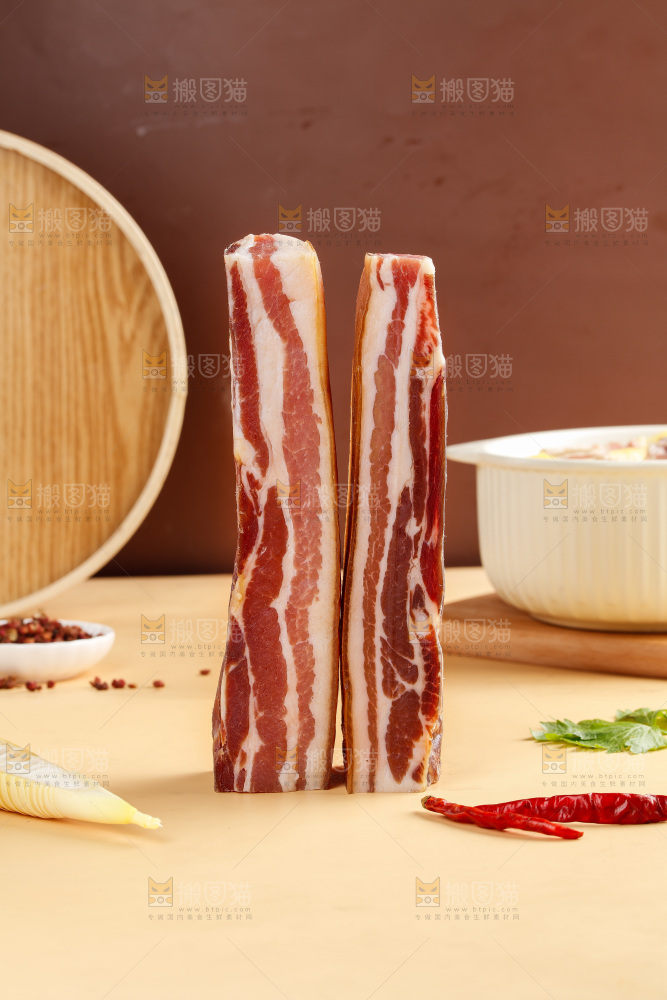 浅底上的五花咸肉