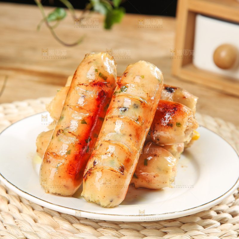 木底上的膳食蔬菜肠