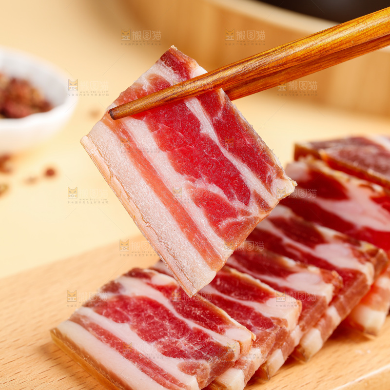 浅底上的五花咸肉