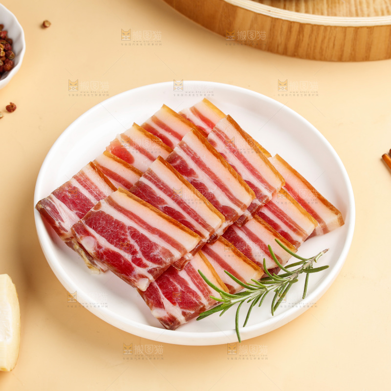 浅底上的五花咸肉