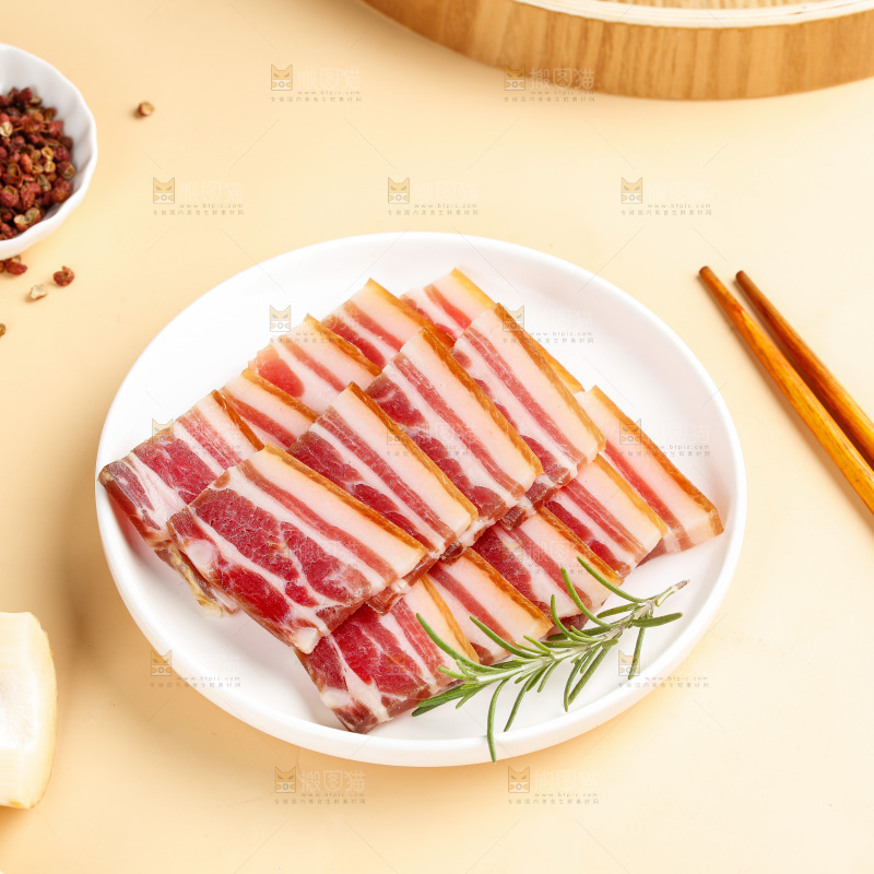 浅底上的五花咸肉