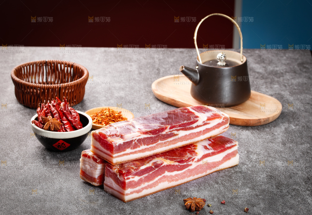 深底上的五花咸肉