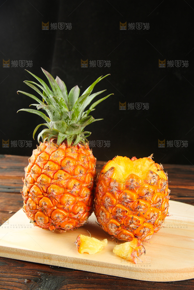 深底上的金钻凤梨