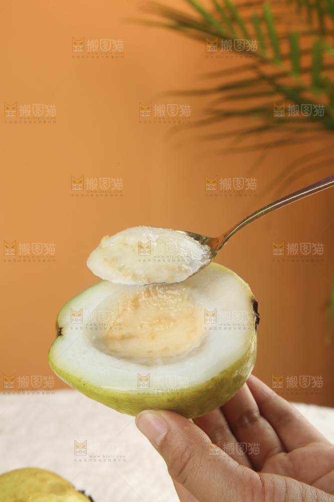 浅底上的奶油芭乐