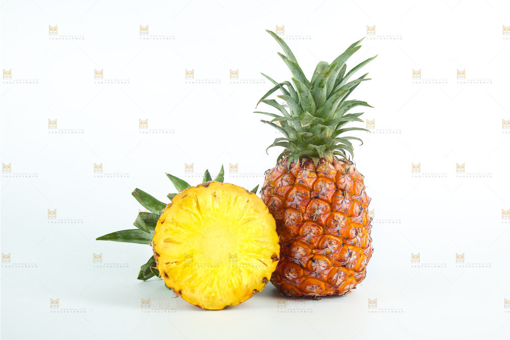 白底上的金钻凤梨