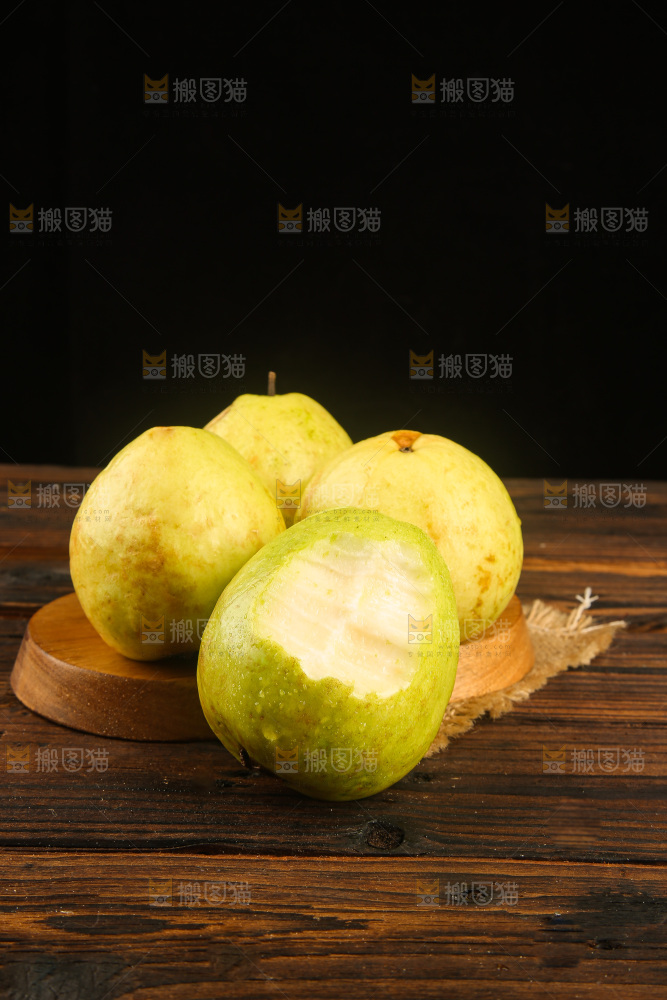 深底上的奶油芭乐