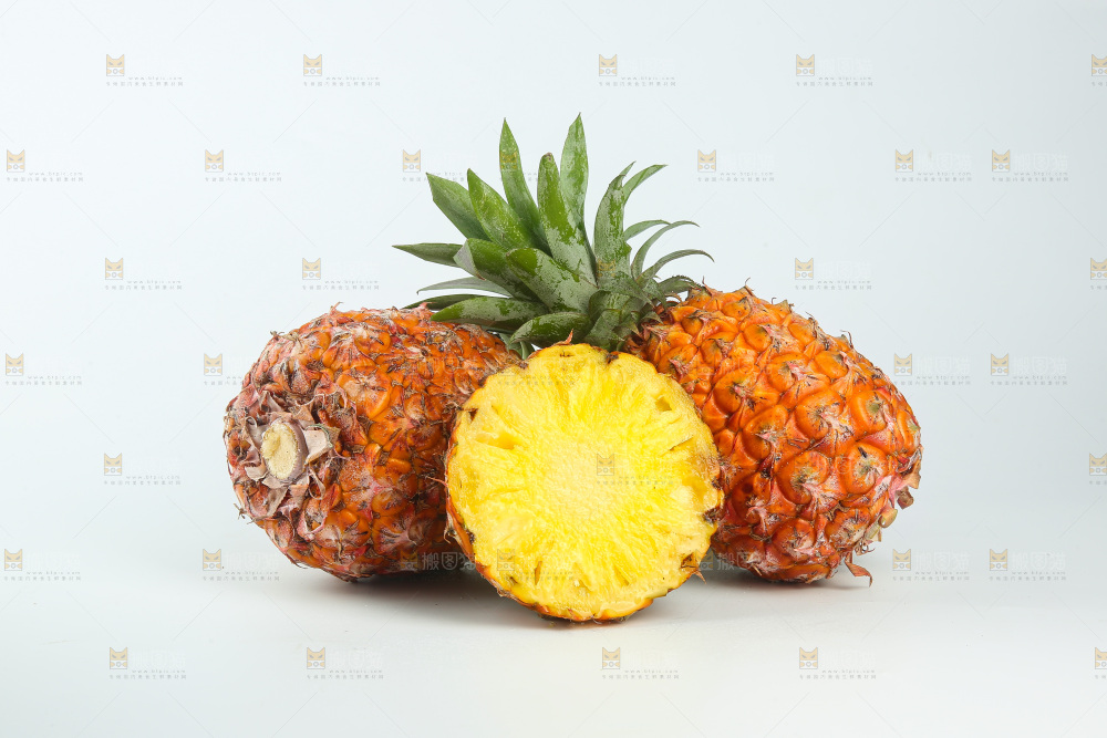 白底上的金钻凤梨