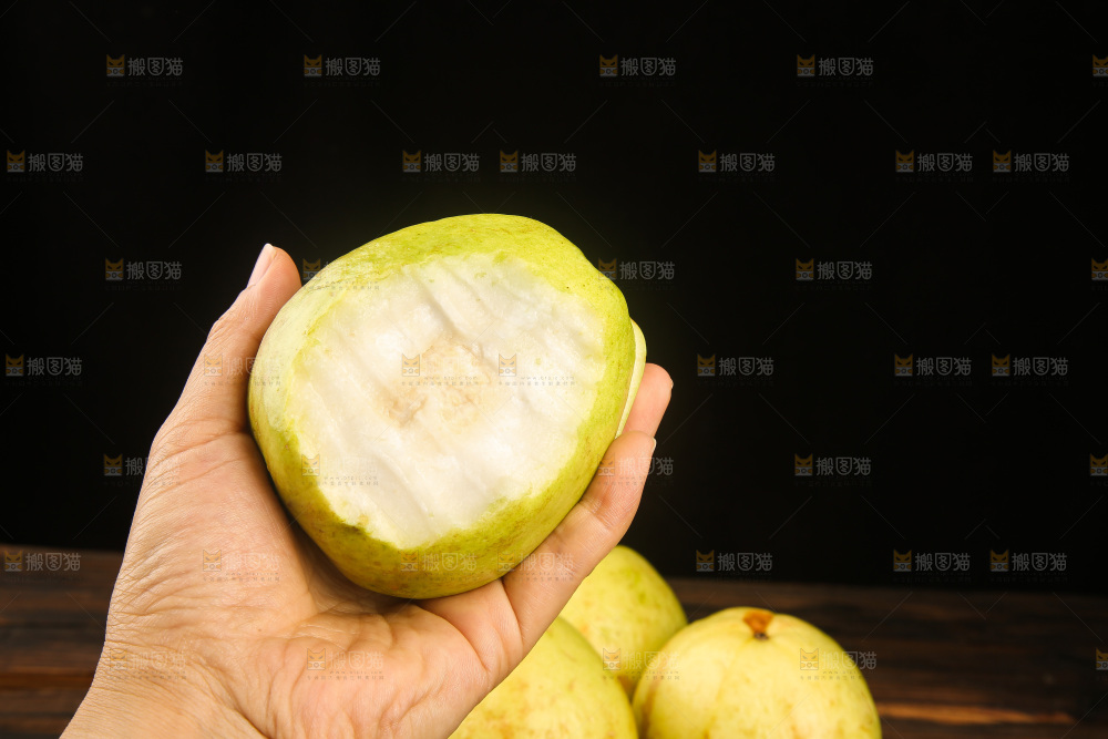深底上的奶油芭乐