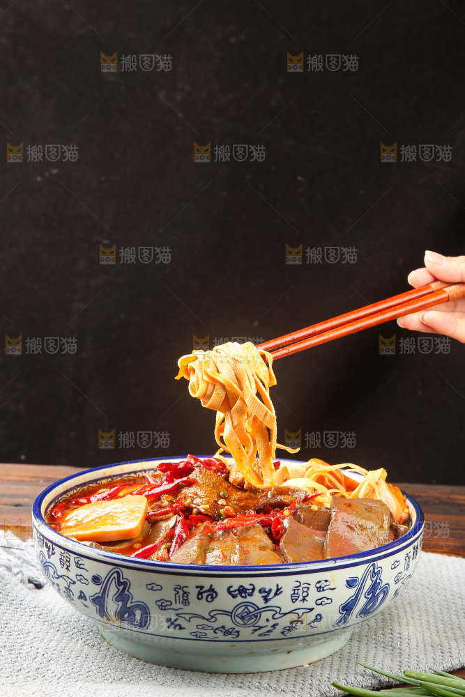 碗里的毛血旺