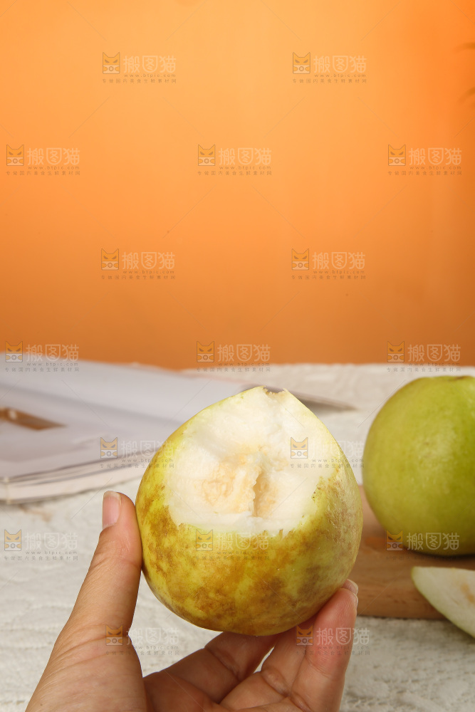 浅底上的奶油芭乐