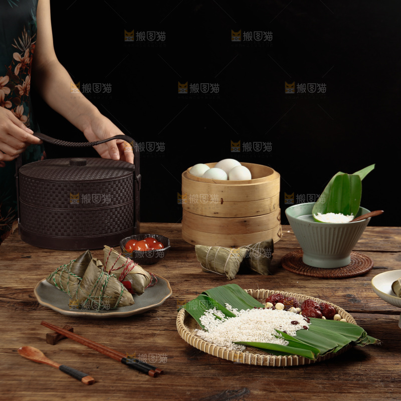 深底上的咸蛋黄棕