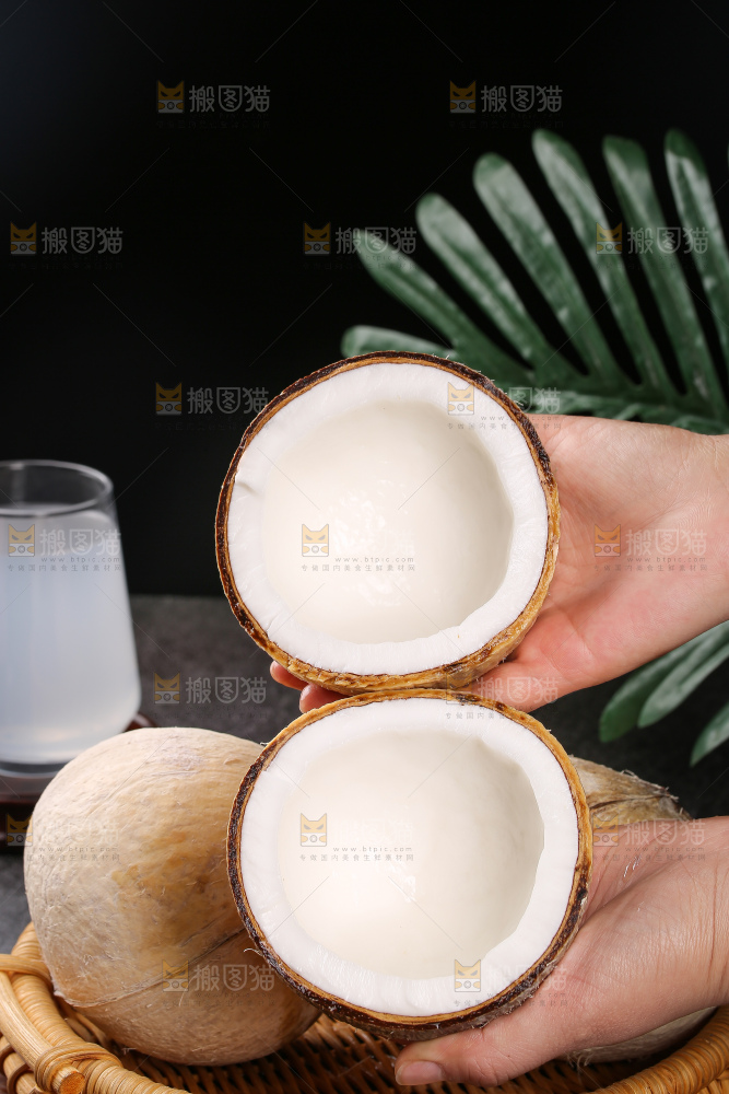 深底上的牛奶椰皇