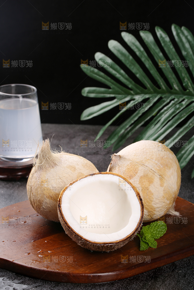 深底上的牛奶椰皇