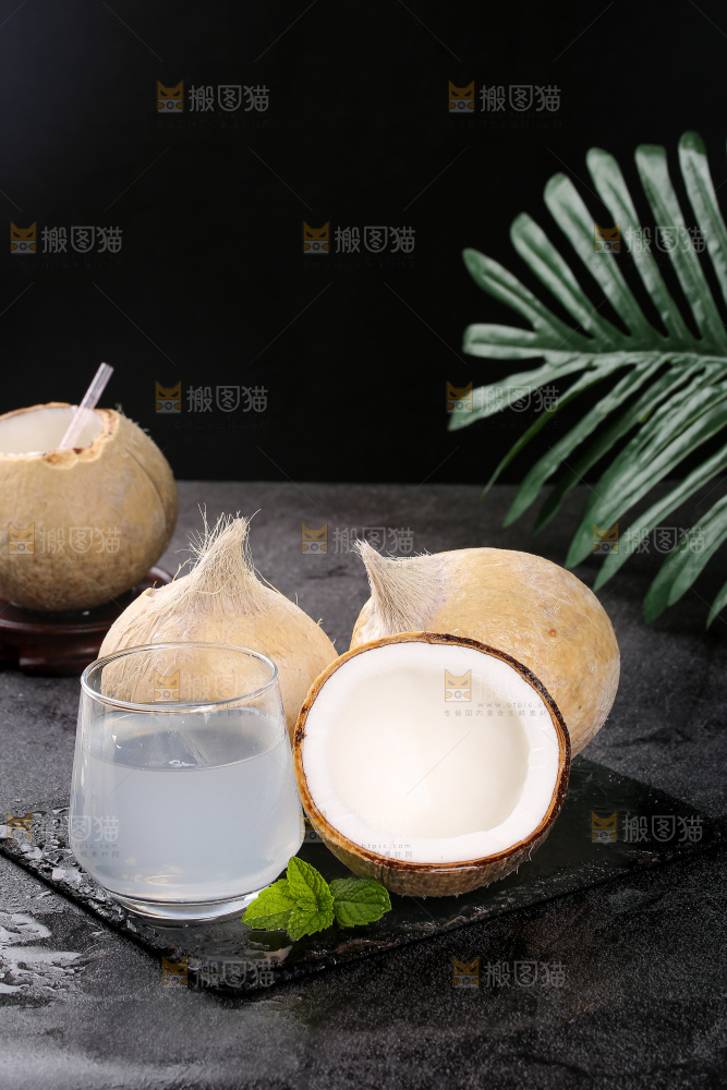深底上的牛奶椰皇