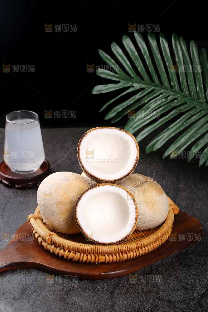 深底上的牛奶椰皇
