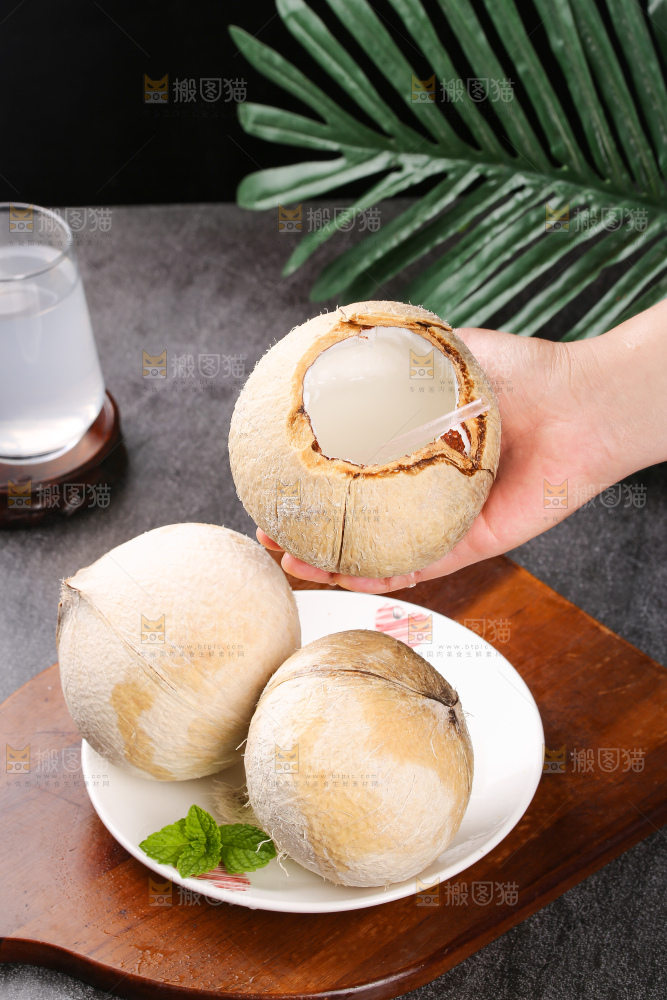 深底上的牛奶椰皇