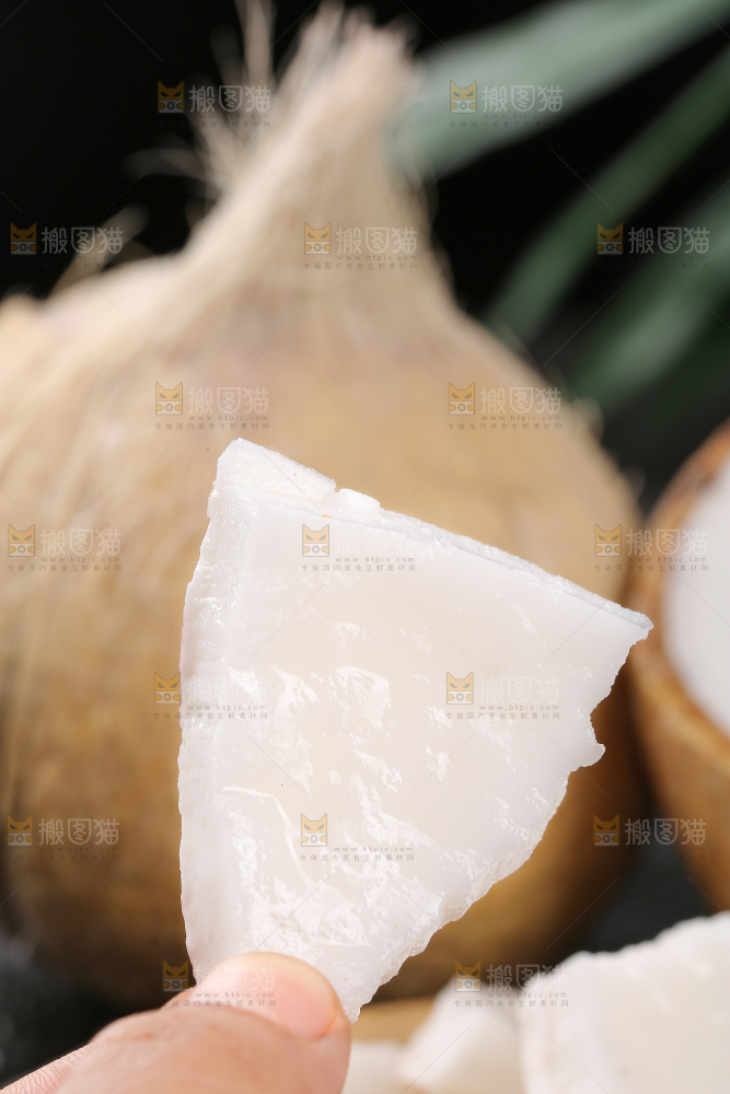 深底上的牛奶椰皇