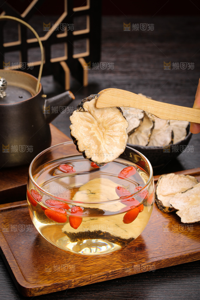 杯子里的玛卡枸杞茶