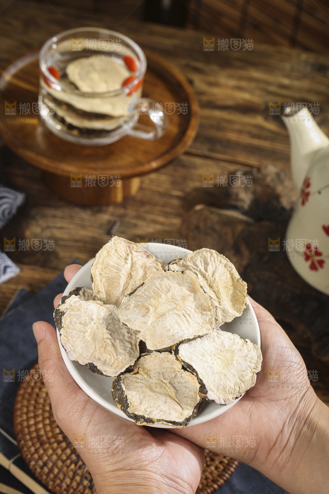 深底上的玛卡