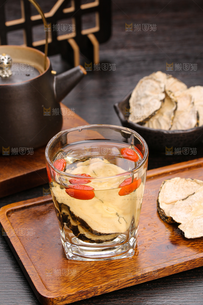 杯子里的玛卡枸杞茶