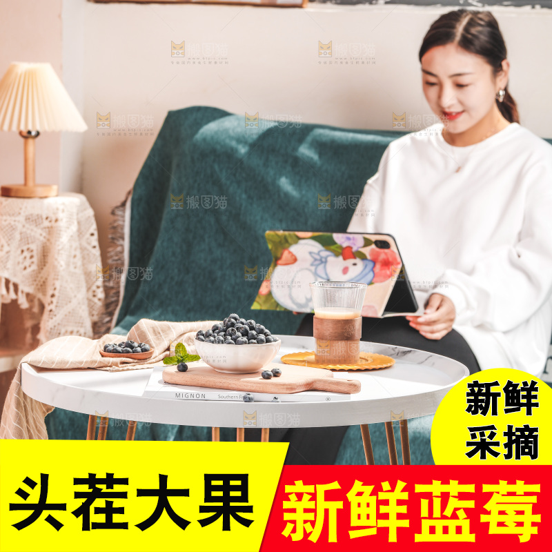 浅底上的新鲜蓝莓