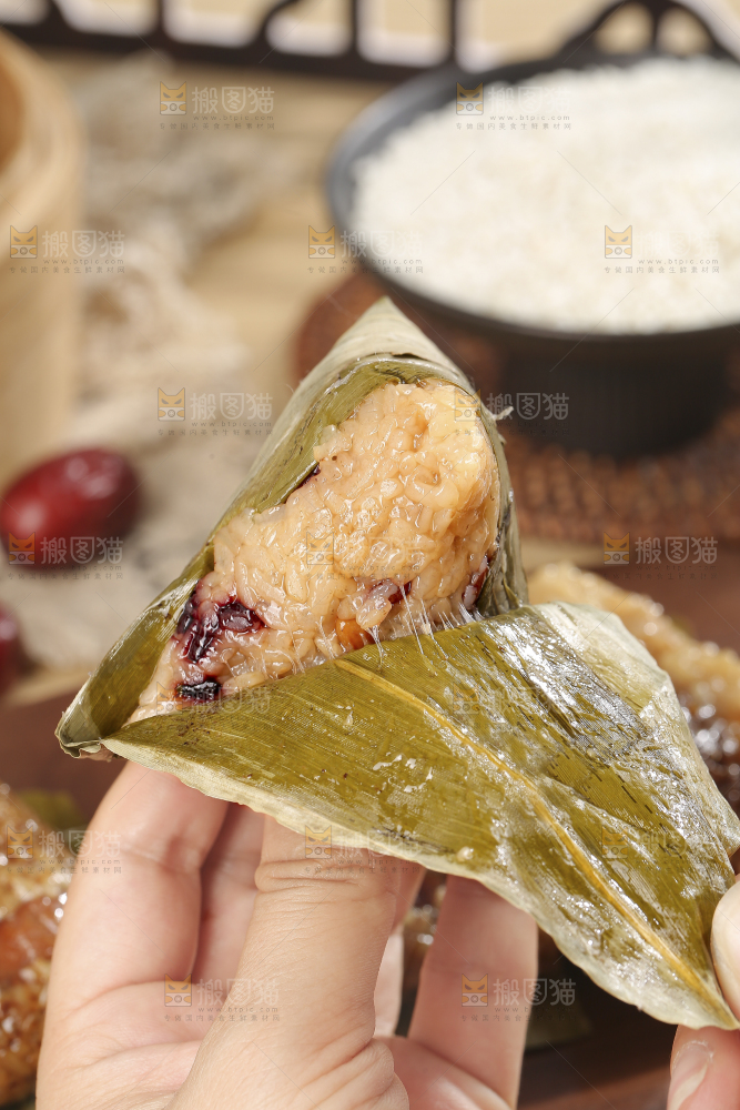 深底上的糯米粽