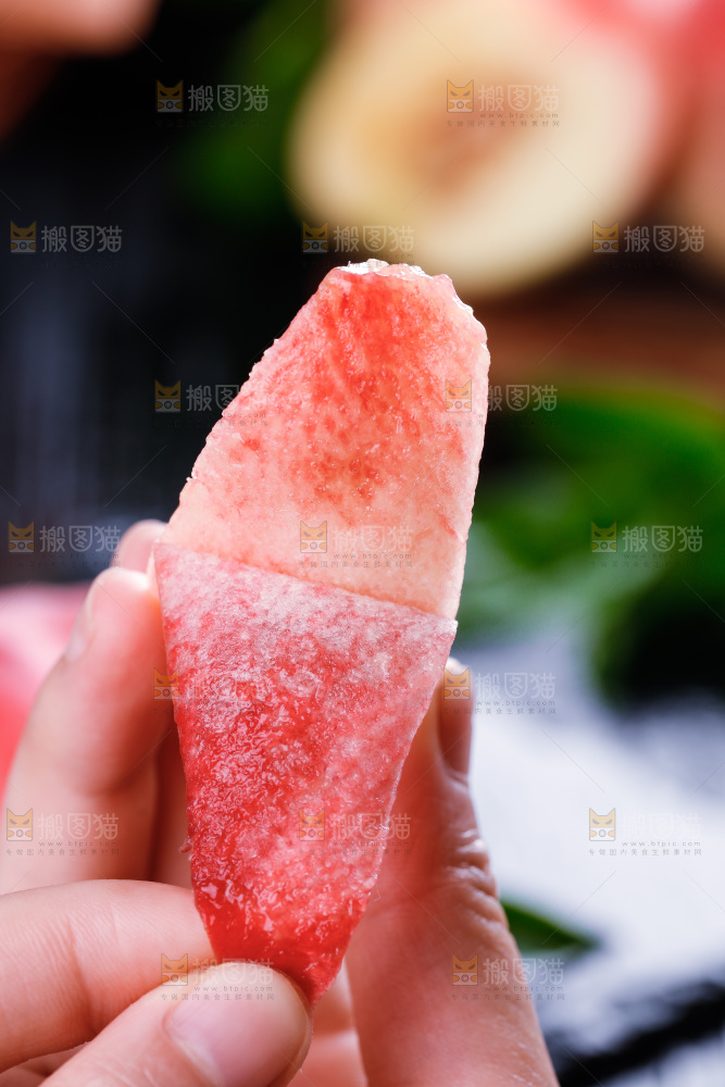 深底上的现摘水蜜桃