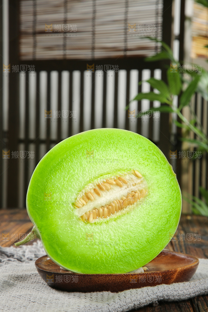 木底上的玉菇甜瓜