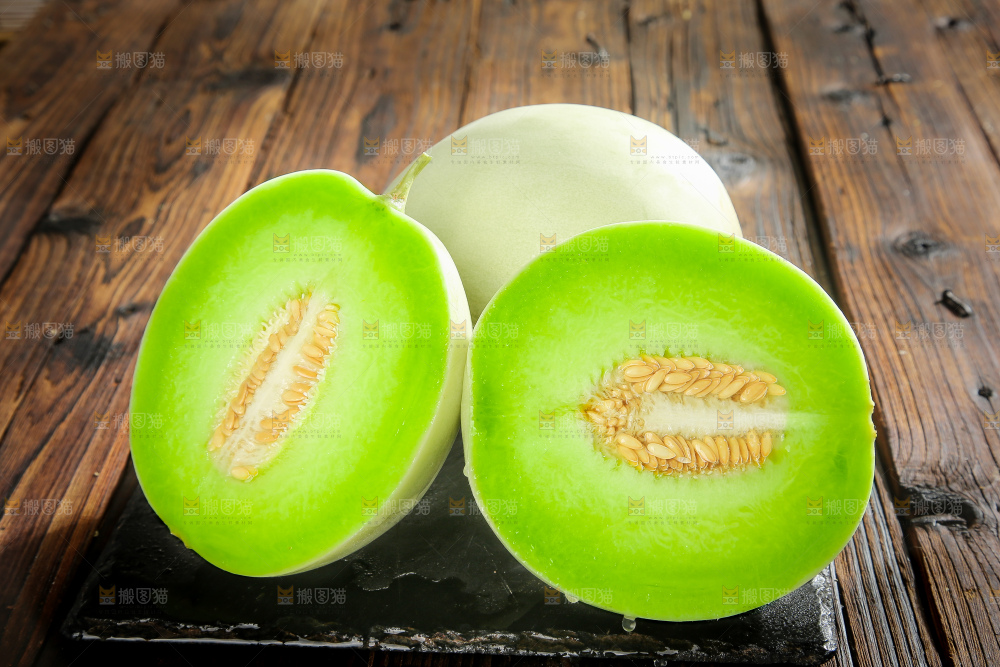 木底上的玉菇甜瓜