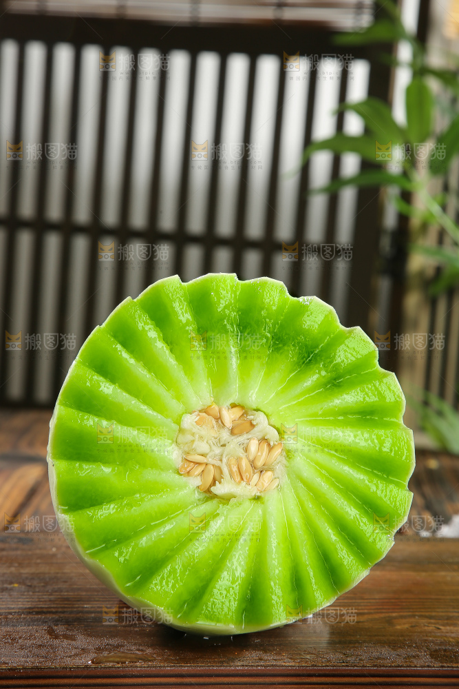 木底上的玉菇甜瓜