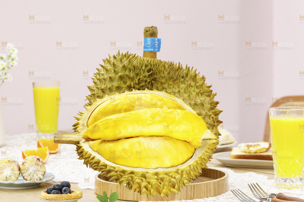 浅底上的新鲜榴莲