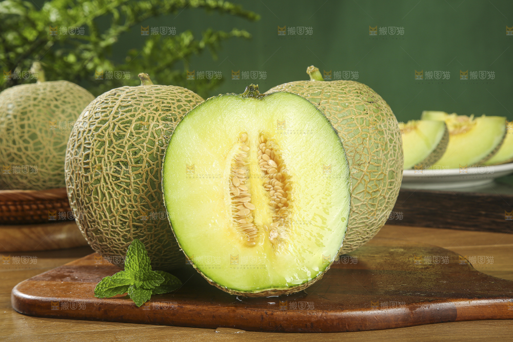 深底上的网纹蜜瓜