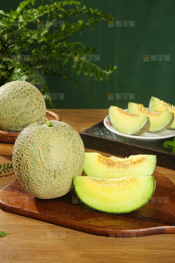 深底上的网纹蜜瓜
