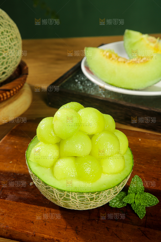 深底上的网纹蜜瓜