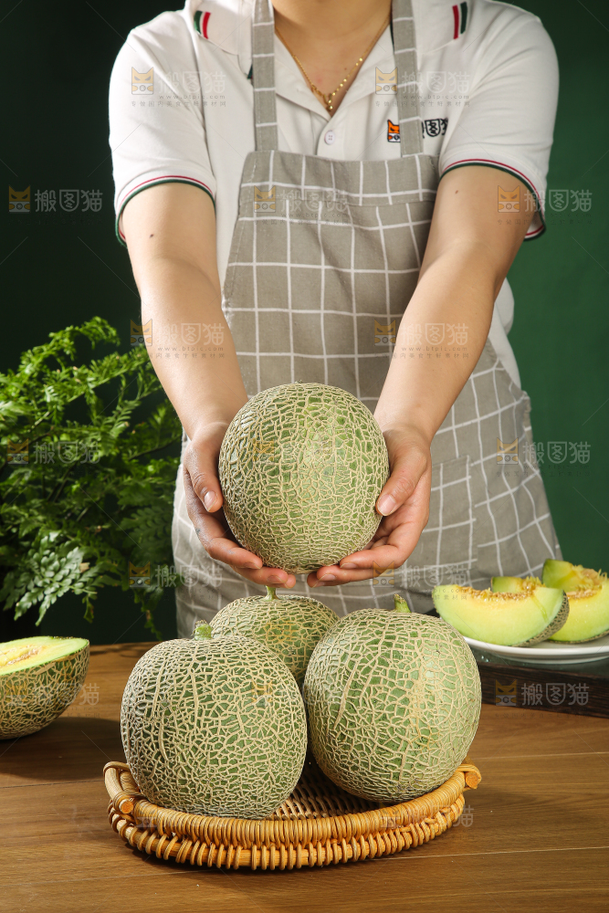 深底上的网纹蜜瓜