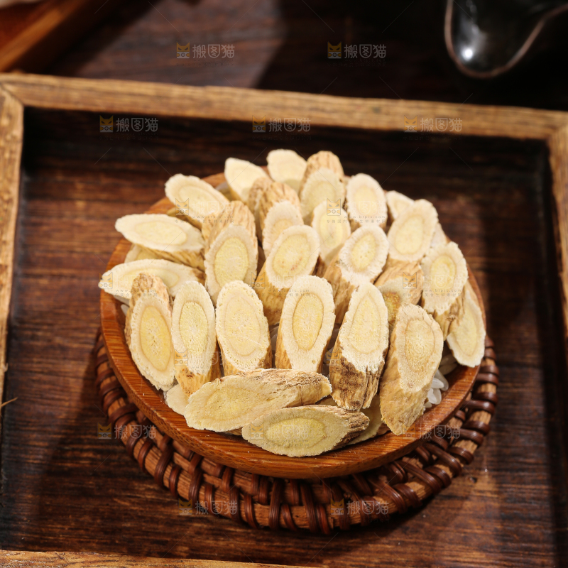 深底上的黄芪片