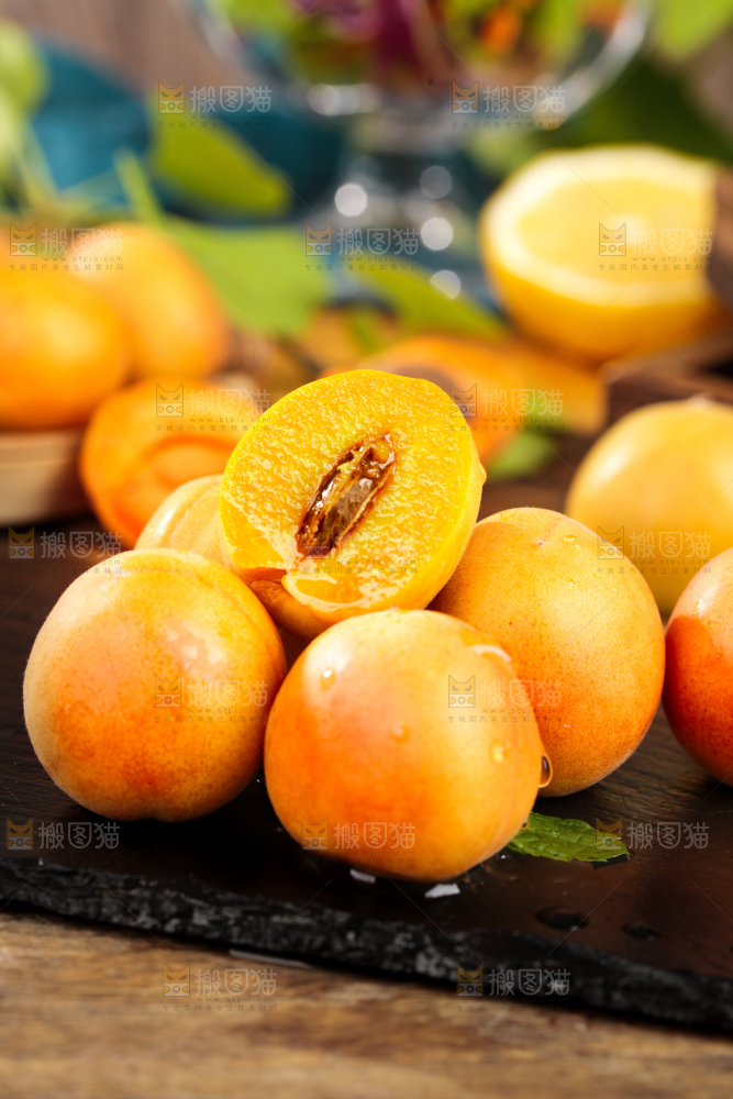 深底上的小红杏
